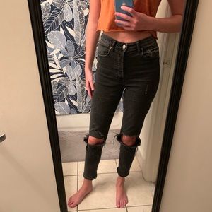 H&M High Waisted Black knee-rip jeans